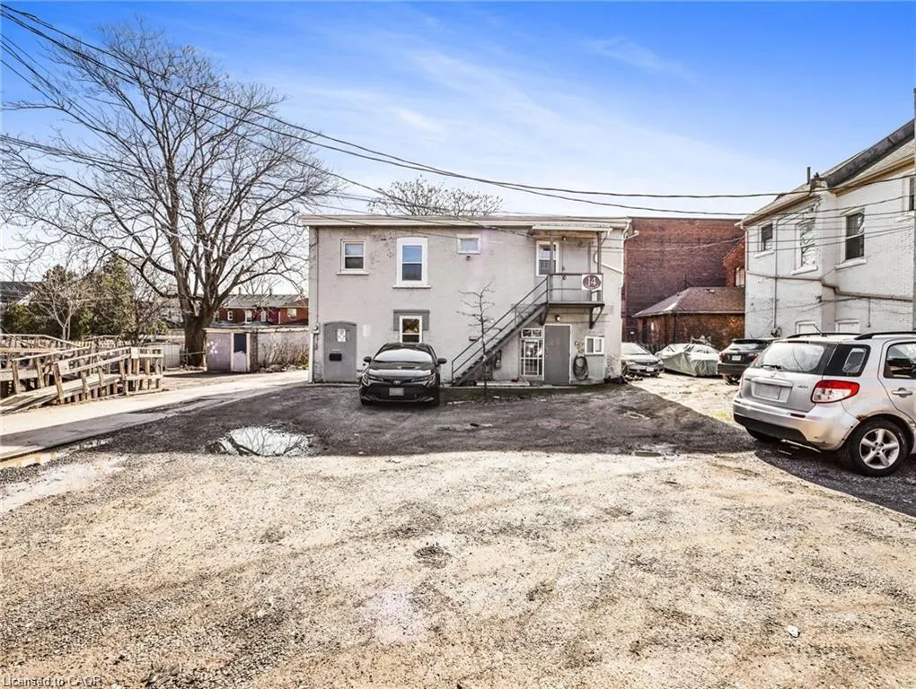 14 Victoria Avenue N