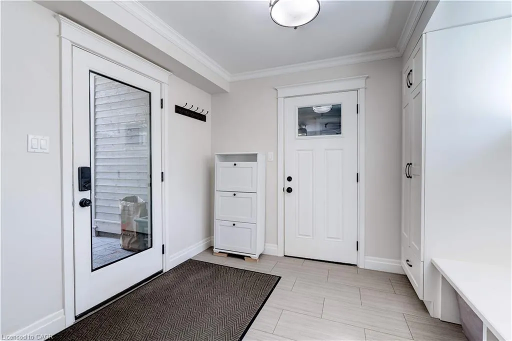 4391 Lakeshore Road