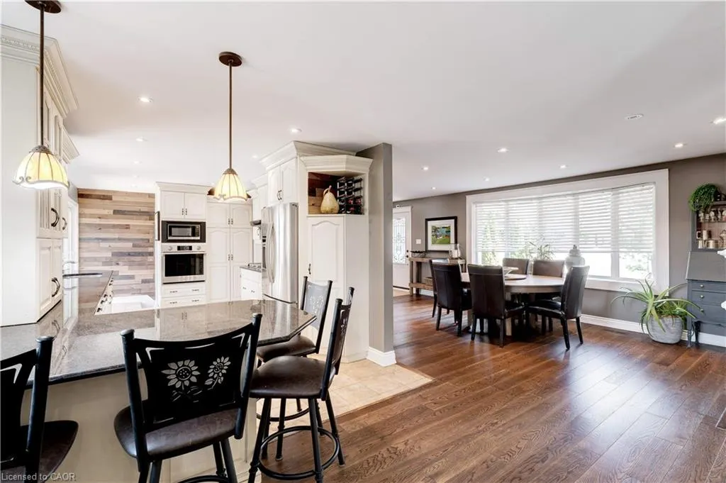 4391 Lakeshore Road