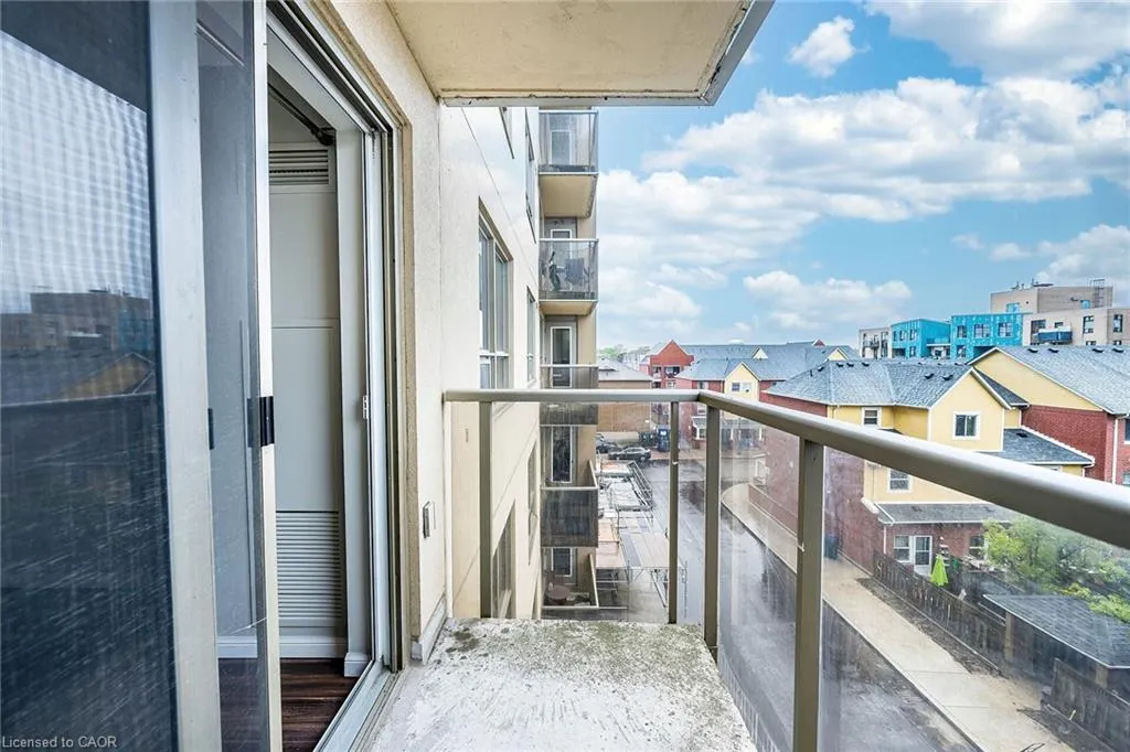 4 Elsinore Path, #402