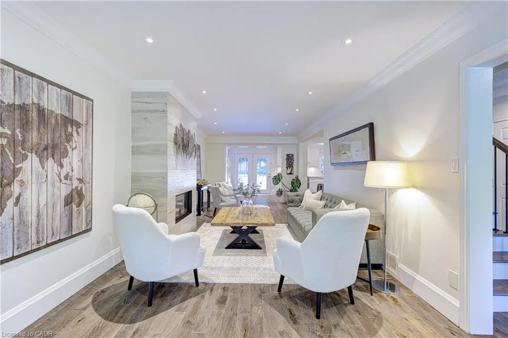 6 Mays Crescent