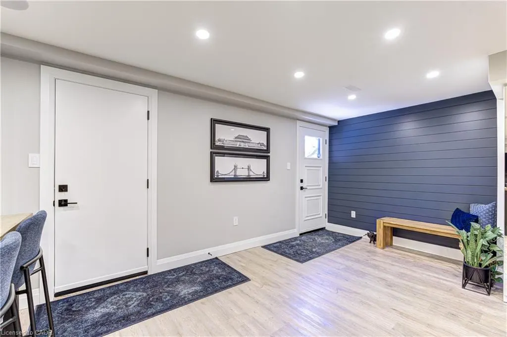 6 Mays Crescent