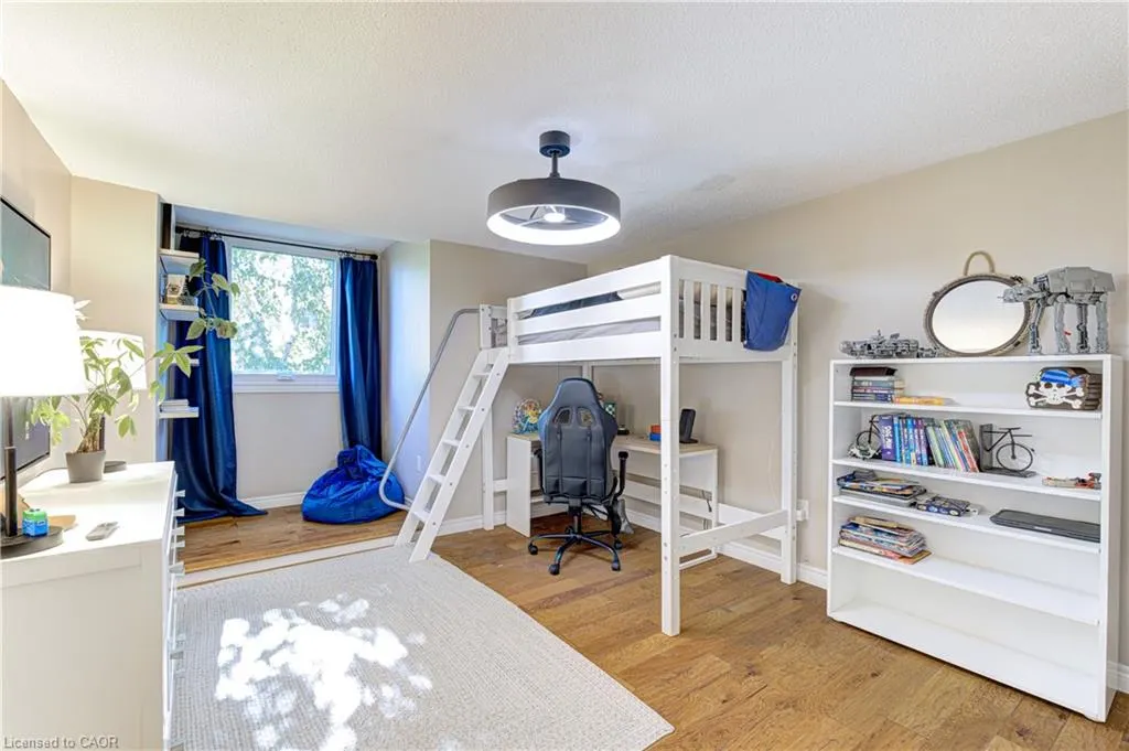 6 Mays Crescent