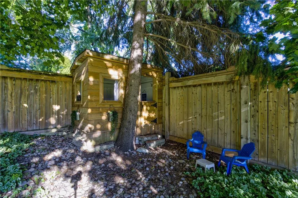 6 Mays Crescent