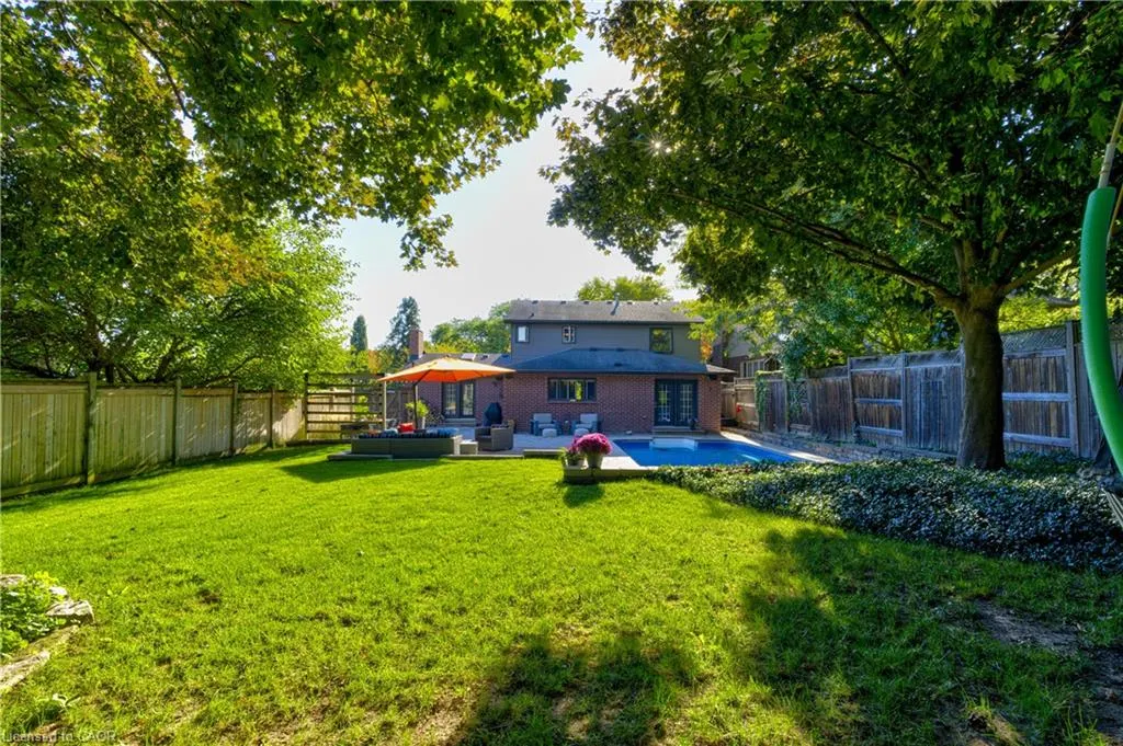 6 Mays Crescent