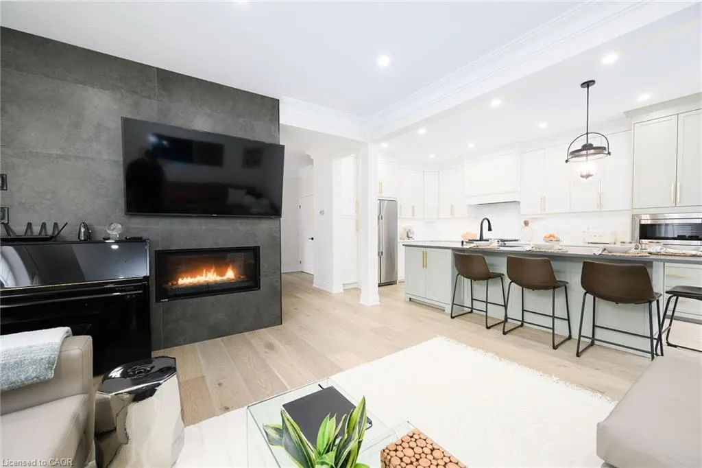270 Main Street W, #9