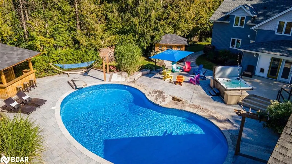 112 Lakeshore Road W