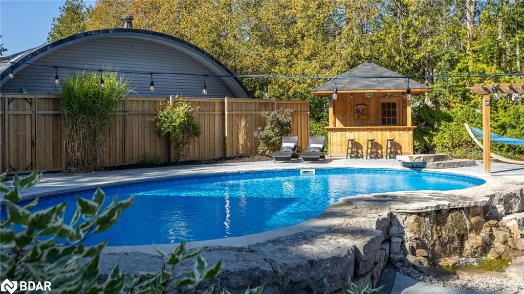 112 Lakeshore Road W