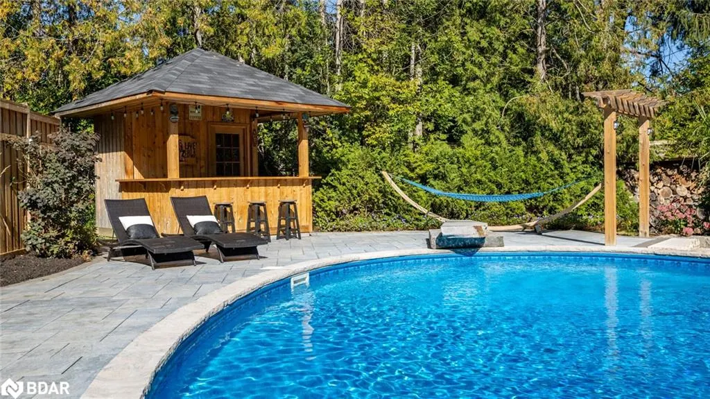 112 Lakeshore Road W