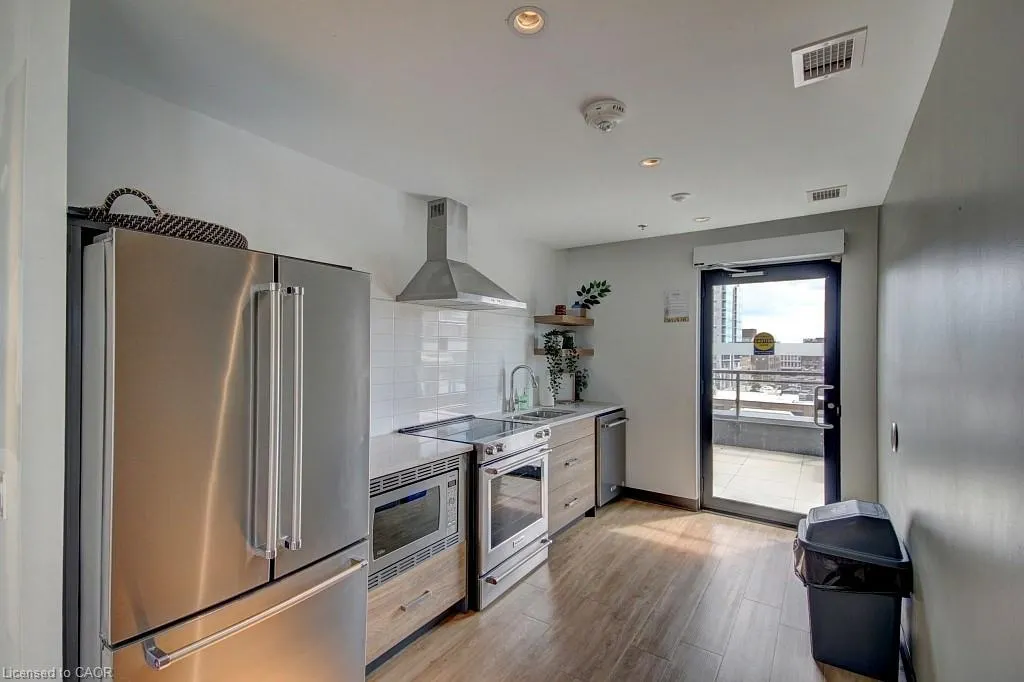 60 Charles Street W, #1805