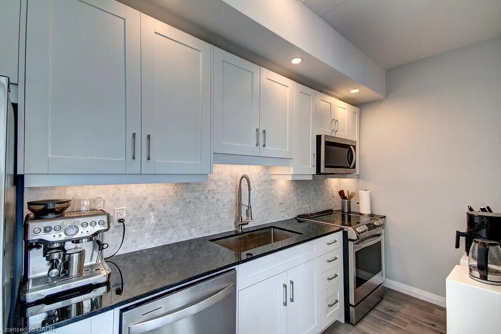 60 Charles Street W, #1805
