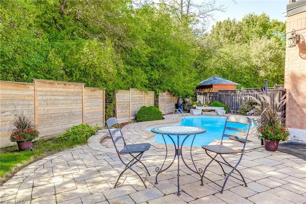 27 Morrison Creek Crescent