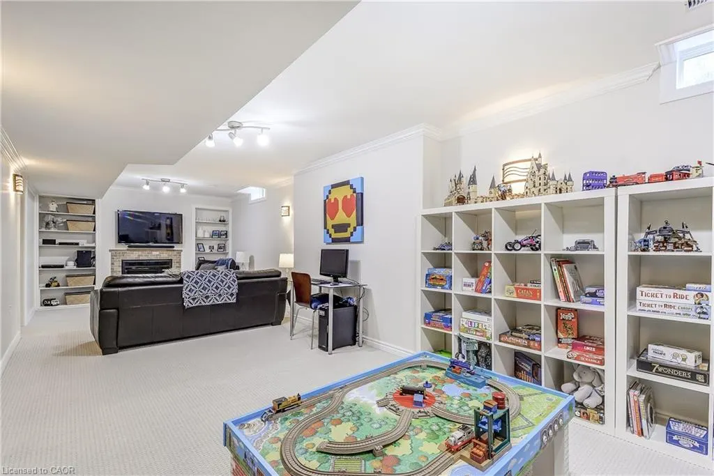 27 Morrison Creek Crescent