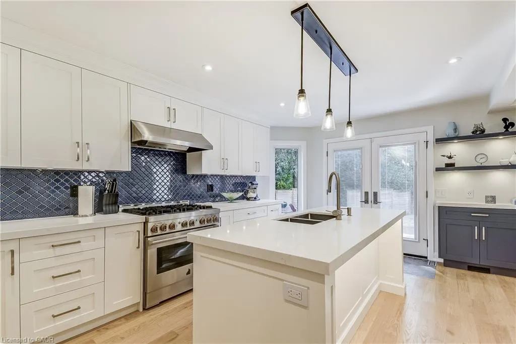 27 Morrison Creek Crescent
