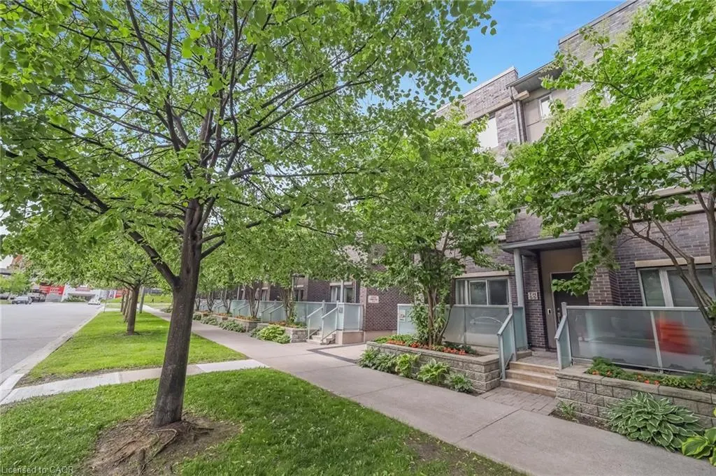 295 Village Green Square, #TH55