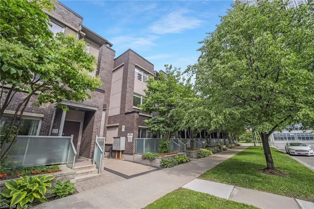 295 Village Green Square, #TH55