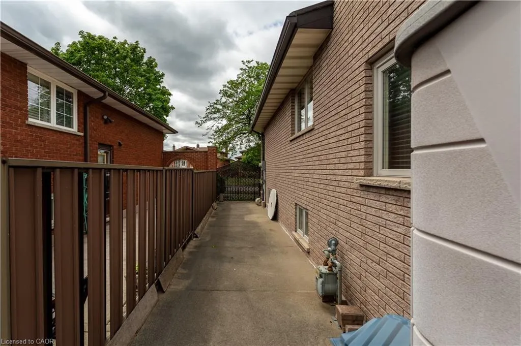 14 Valrose Drive