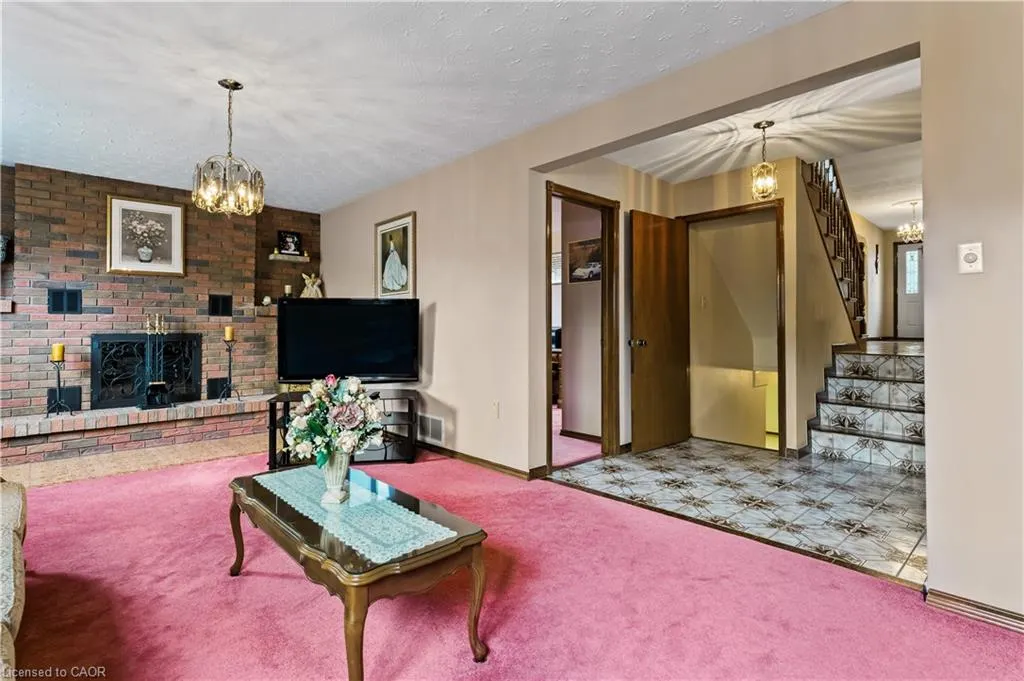 14 Valrose Drive