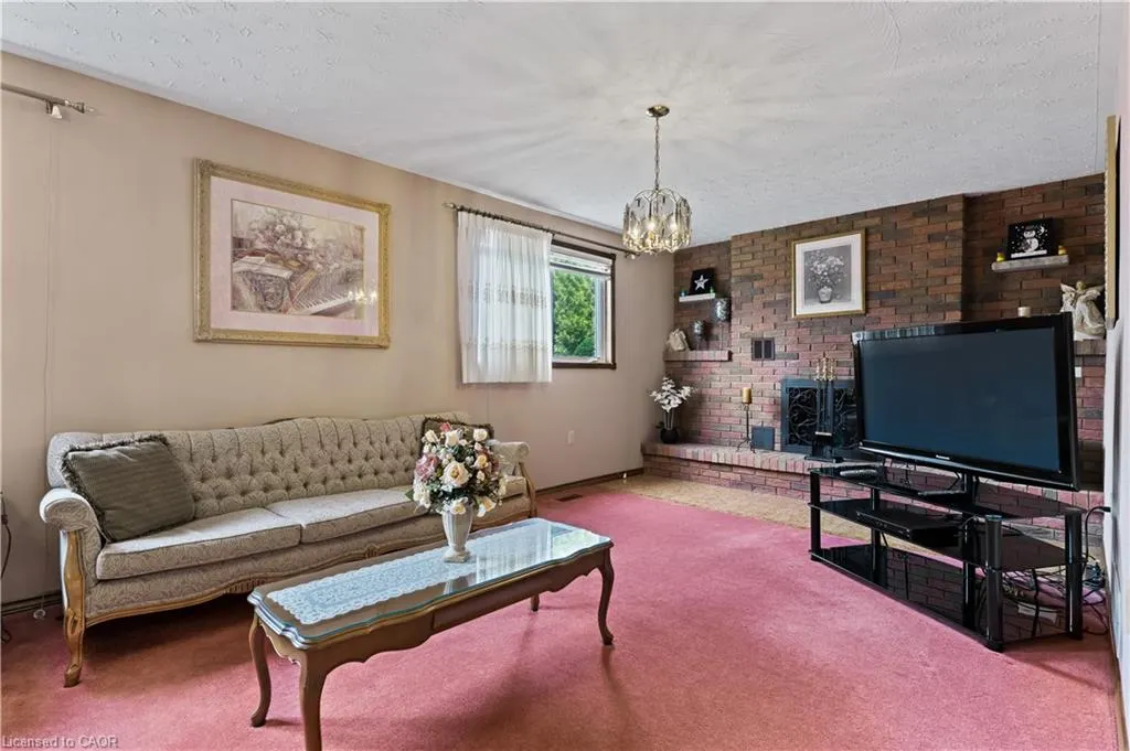 14 Valrose Drive
