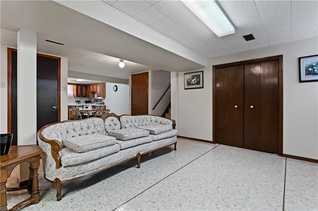 14 Valrose Drive