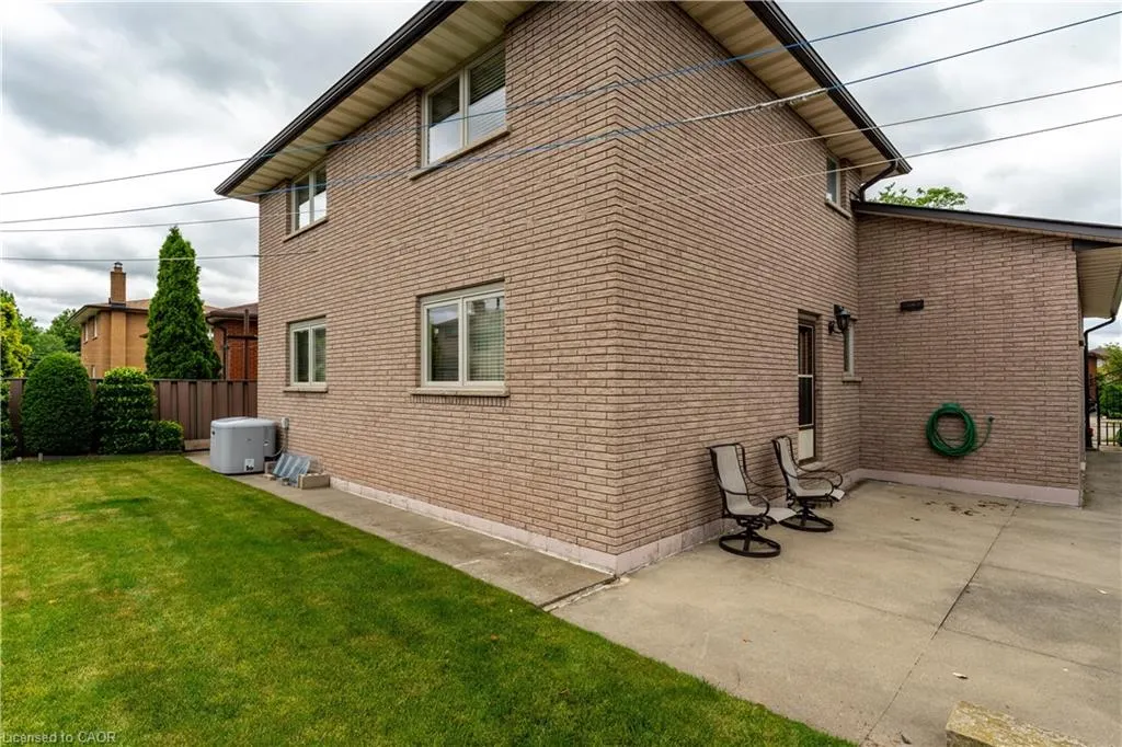 14 Valrose Drive