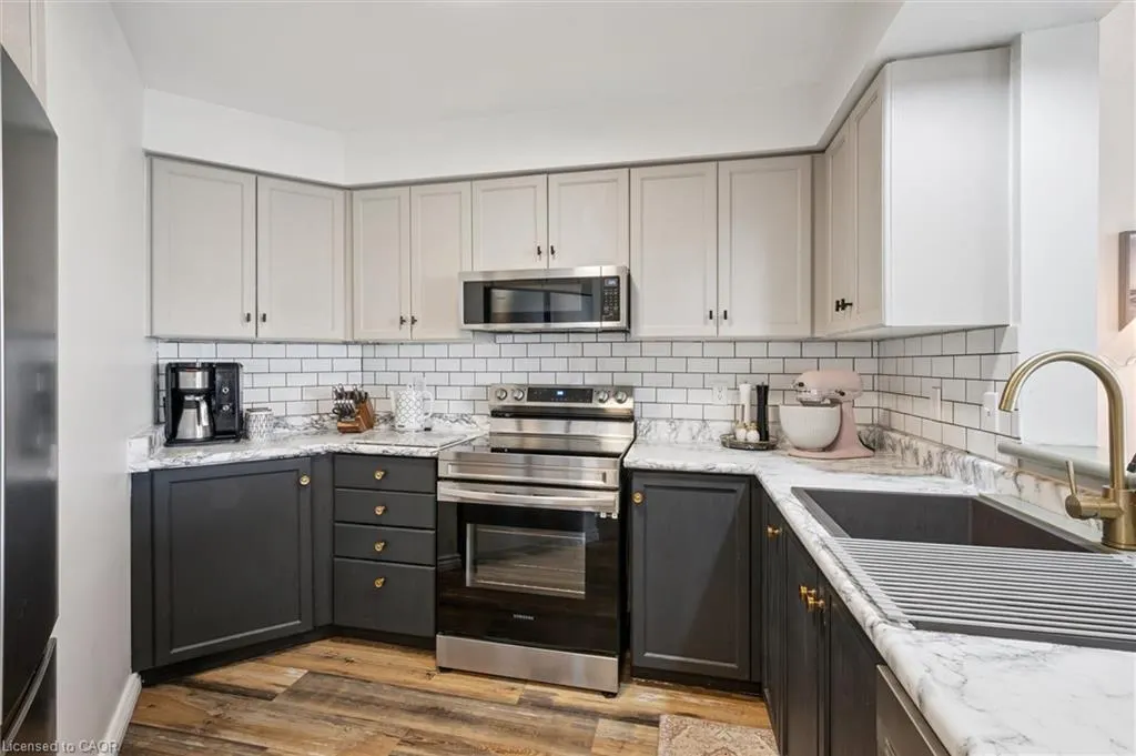 76 Elma Place