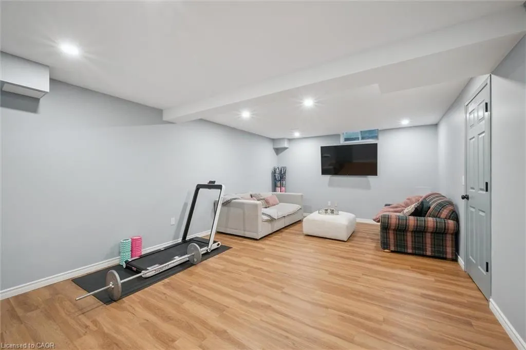 76 Elma Place