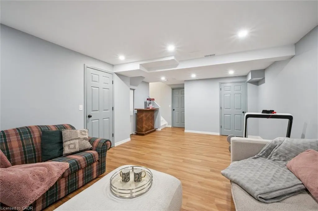 76 Elma Place