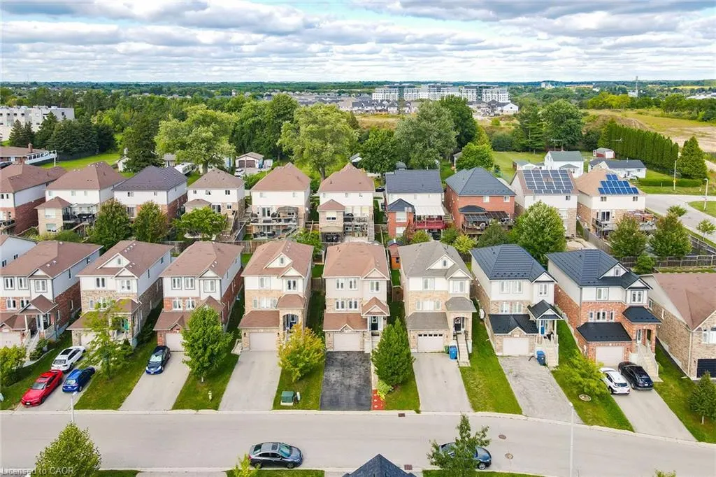 110 Oakes Crescent