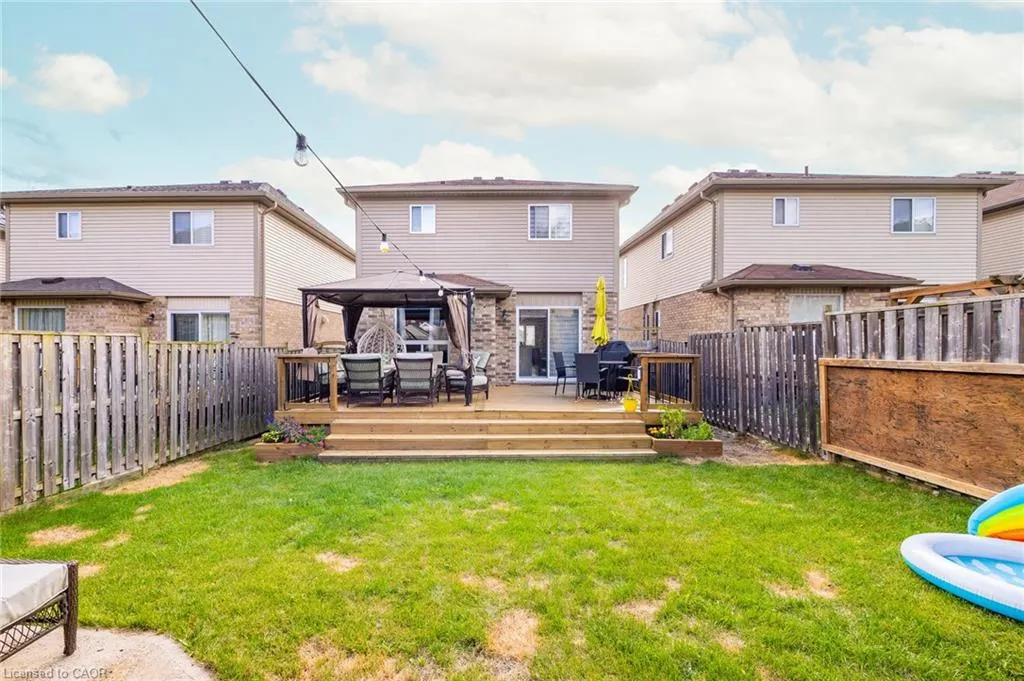 110 Oakes Crescent