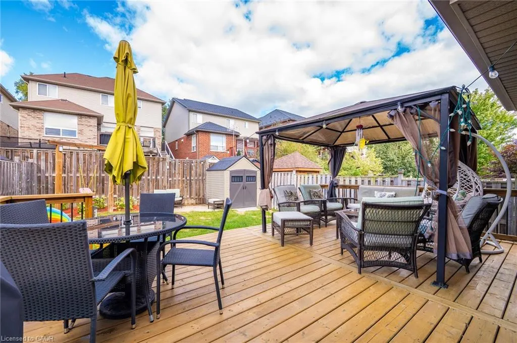 110 Oakes Crescent