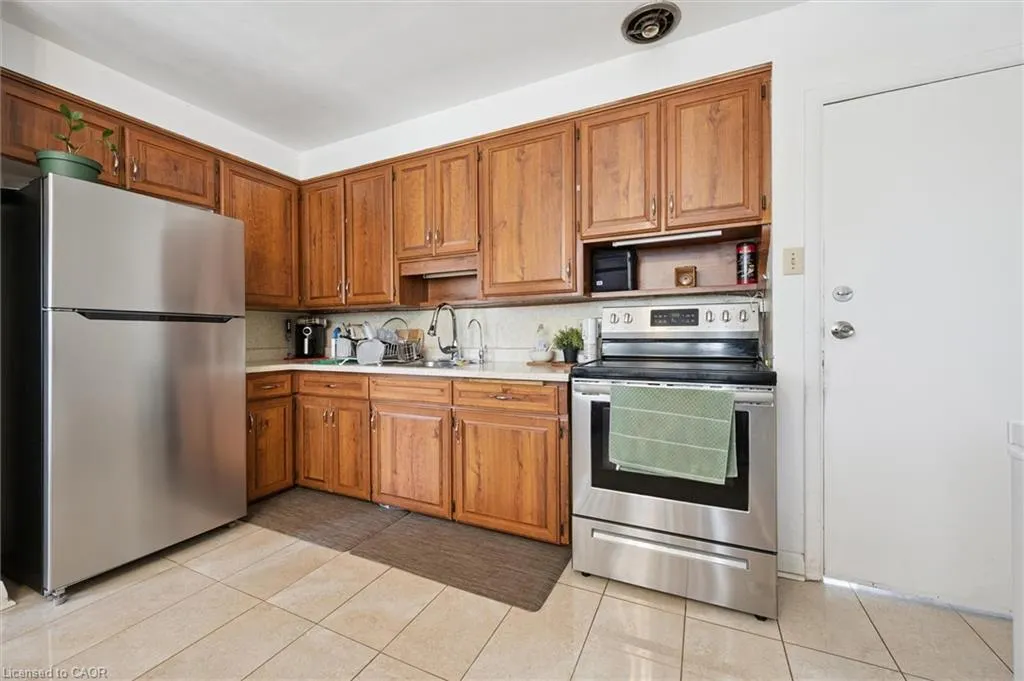 18 Cambridge Avenue, #Rms. 1 & 3