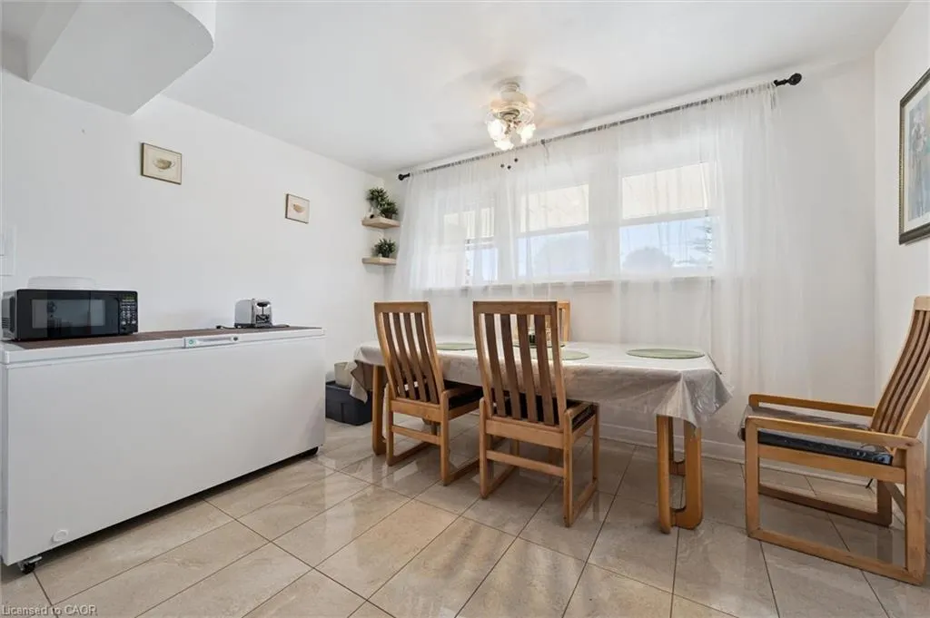 18 Cambridge Avenue, #Rms. 1 & 3