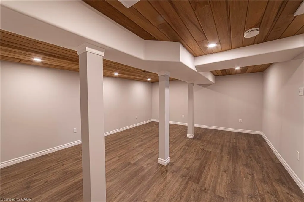 12 Maple Avenue