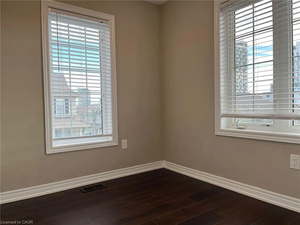 377 Cranbrook Common