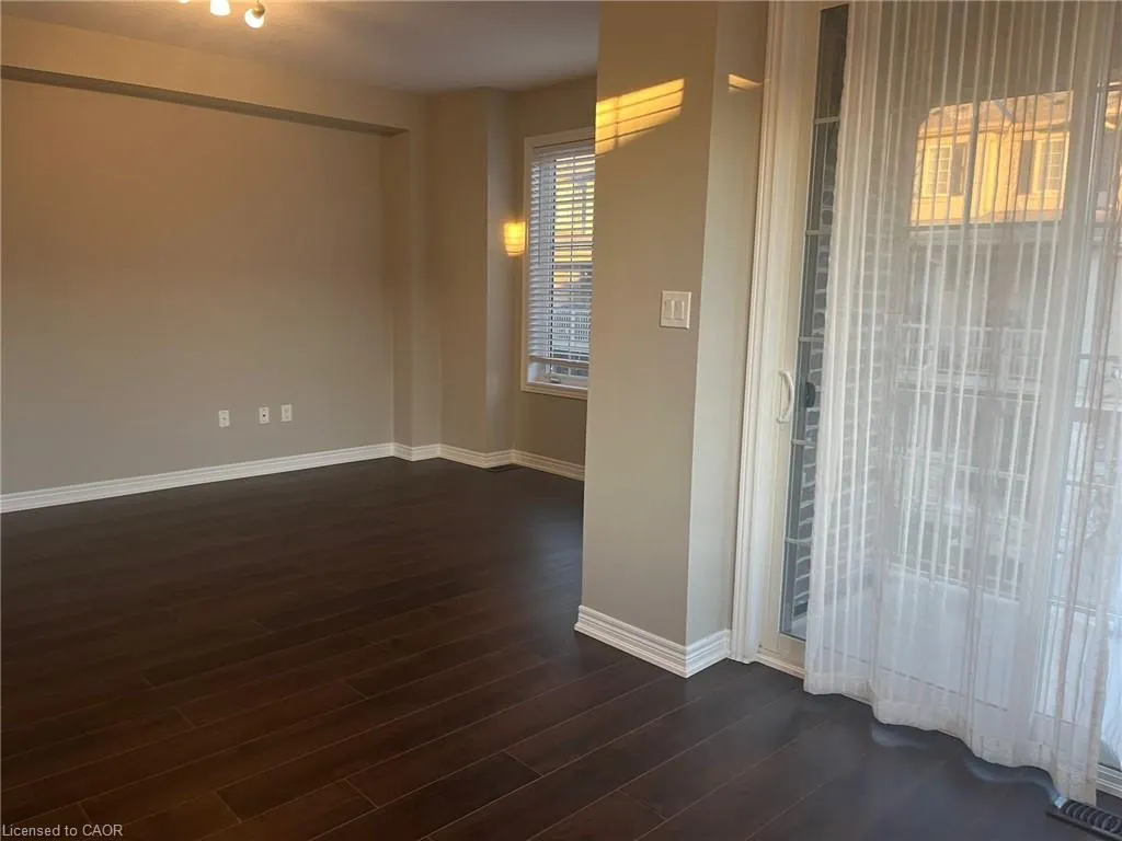 377 Cranbrook Common