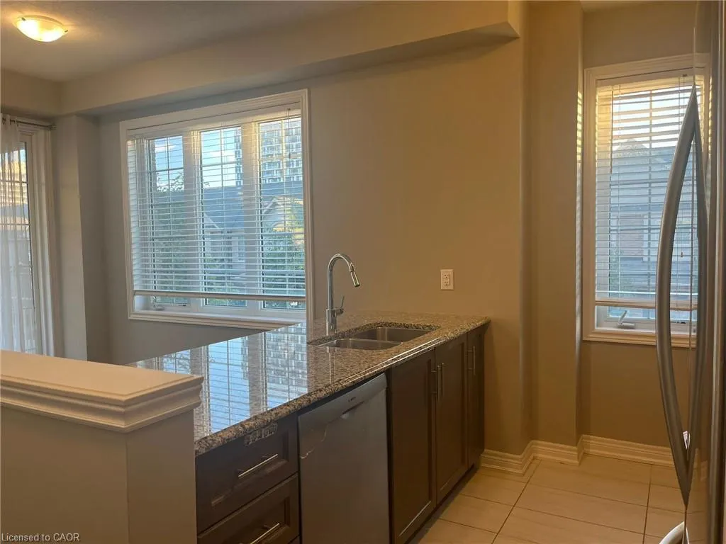 377 Cranbrook Common