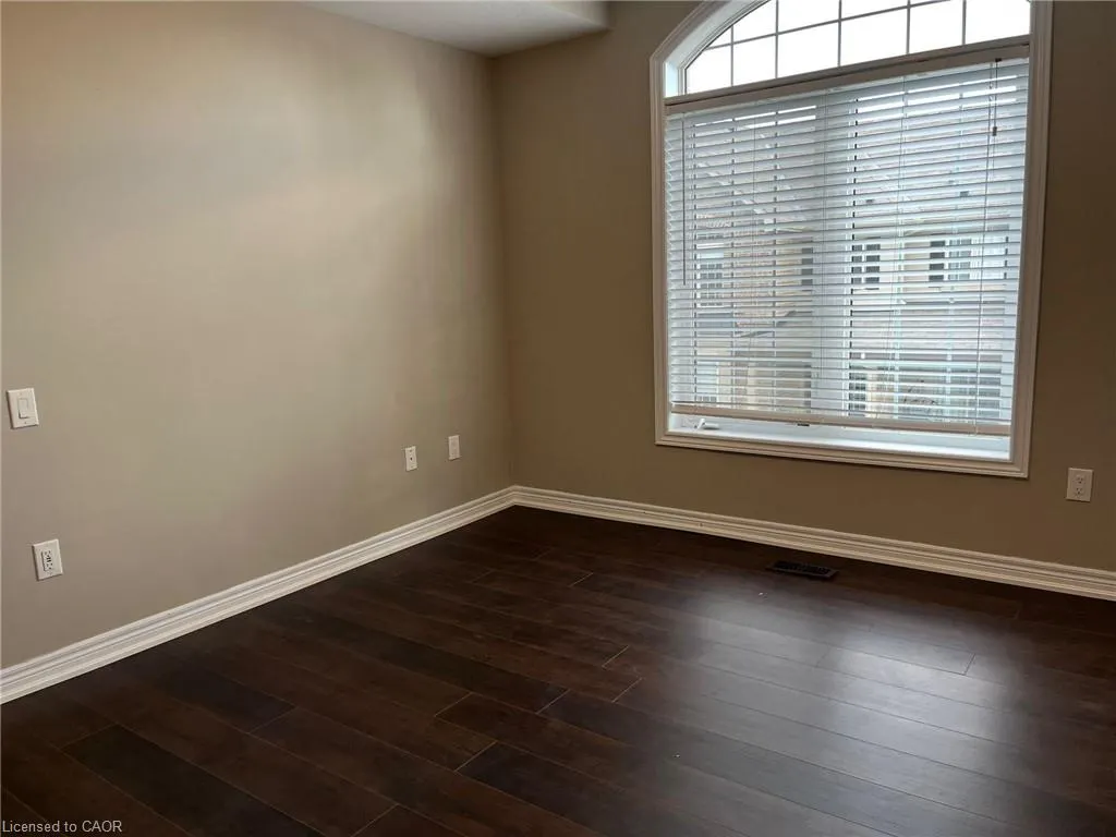 377 Cranbrook Common