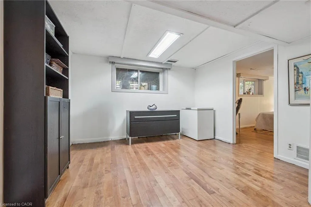 15 Avra Court