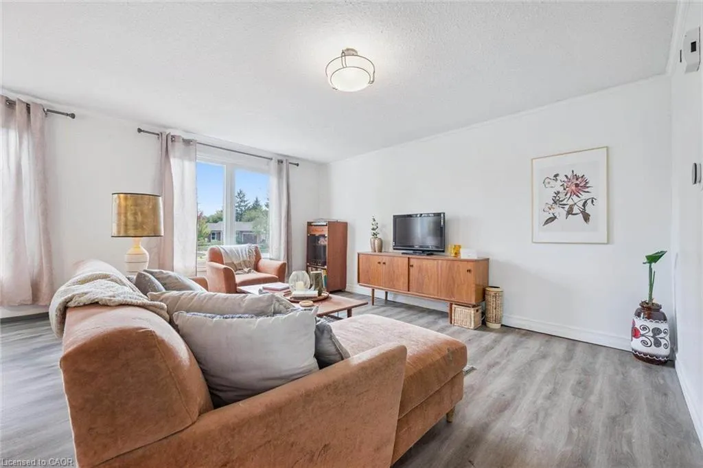 15 Avra Court