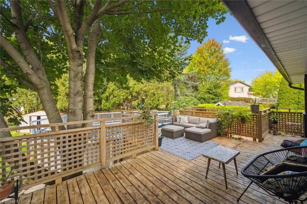 15 Avra Court