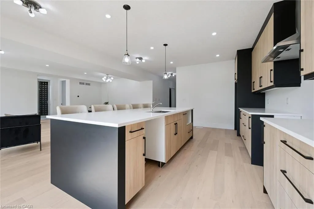 76 Sass Crescent