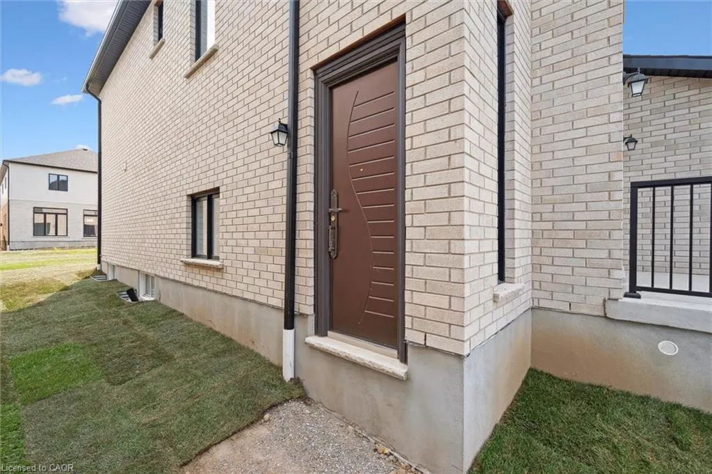 76 Sass Crescent