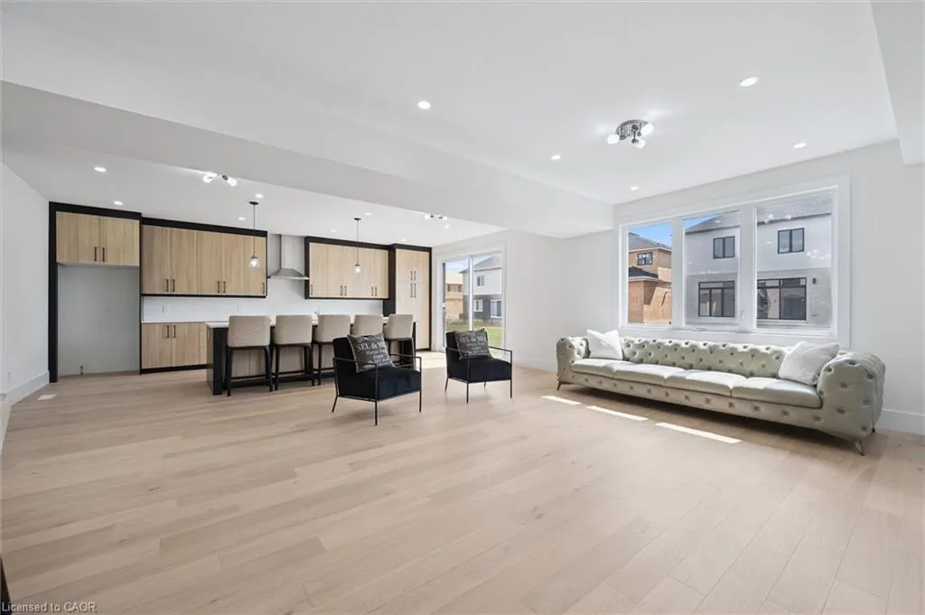 76 Sass Crescent