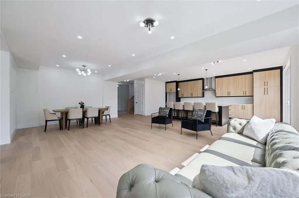 76 Sass Crescent