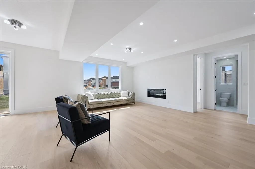 76 Sass Crescent