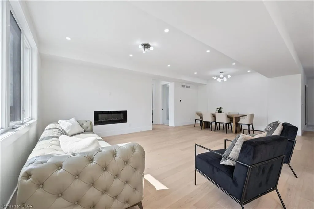 76 Sass Crescent