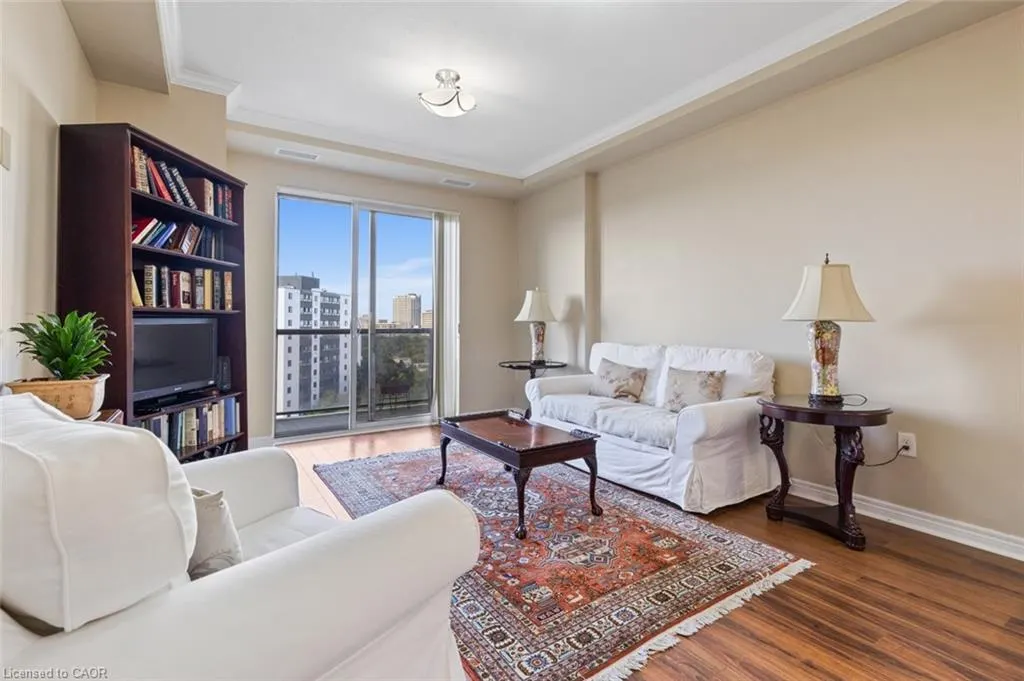 539 Belmont Avenue W, #906