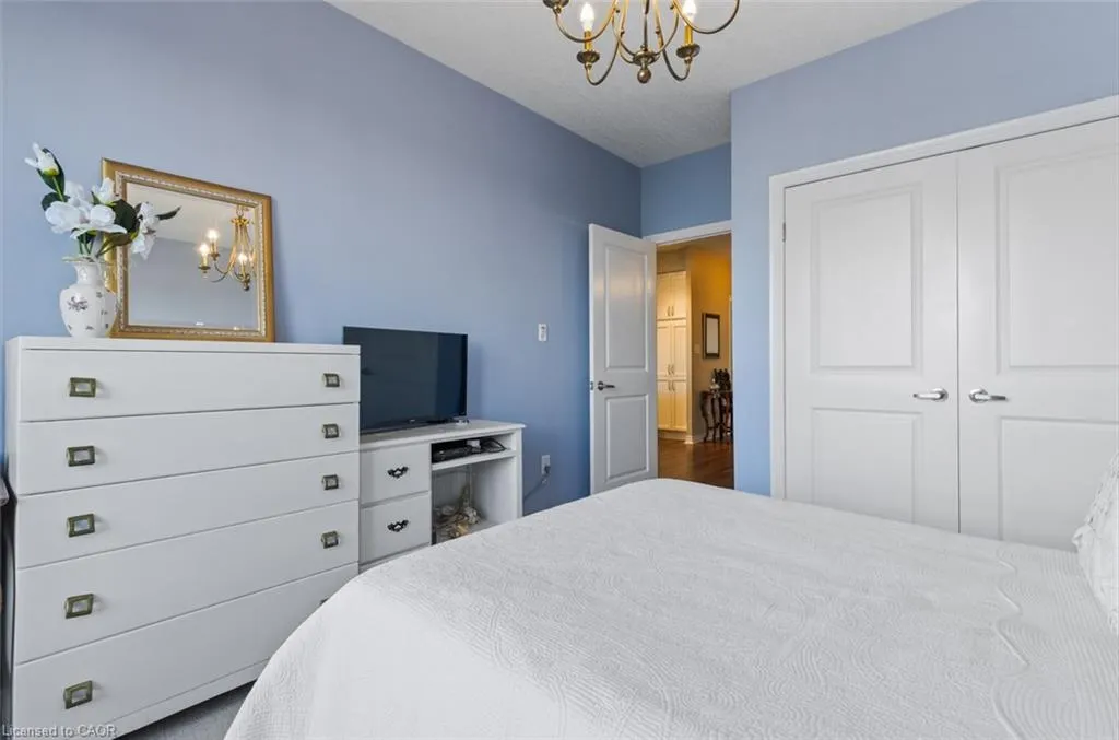 539 Belmont Avenue W, #906