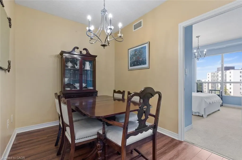 539 Belmont Avenue W, #906
